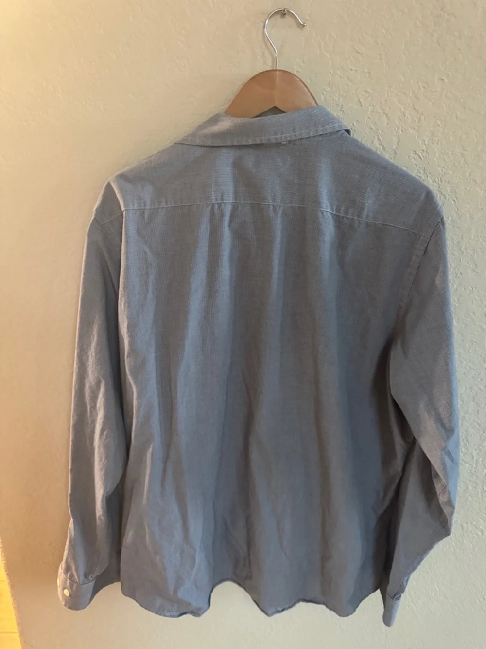 Banana Republic Men's Pale Blue Button-Down Casual Shirt